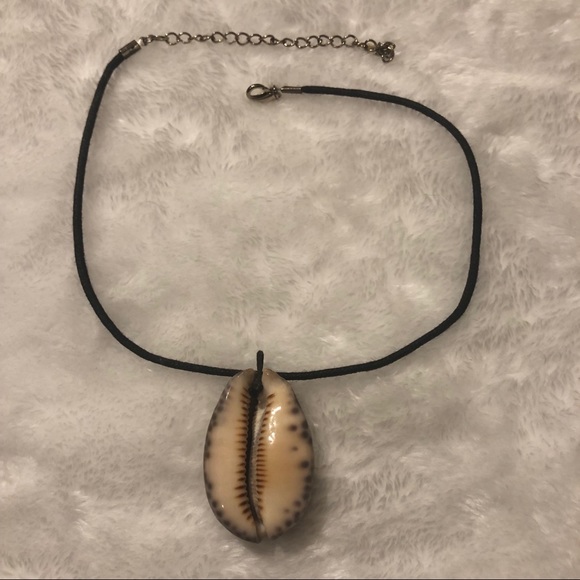 Caribbean Shell necklace - Picture 6 of 7